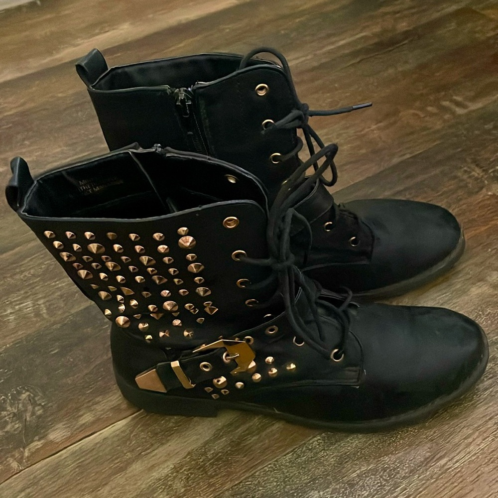 Zip up, lace up, buckled black boots with gold metal size 7 1/2